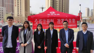 提振消费信心——金融助力3·15消费者权益?；せ疃虮? title=