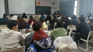 护航青春 投教进百校 ——华龙证券兰州静宁路营业部“投资者教育进百?！被疃? title=