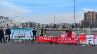 宪法之树常青，法治之光照耀校园 ——华龙证券华亭仪洲大道营业部走进华亭市第二中学